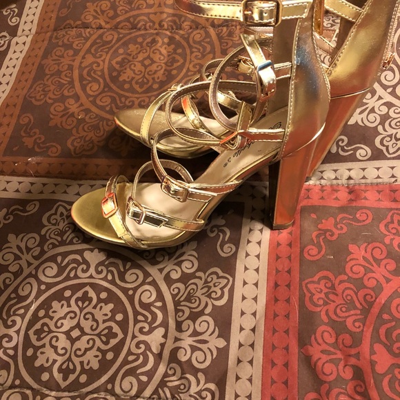 Heels - Picture 3 of 4